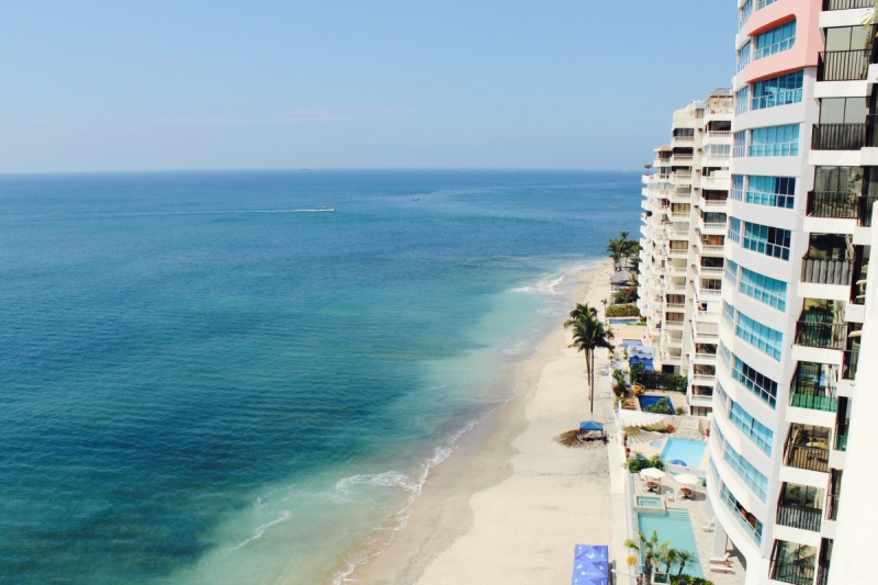 chambre-hote-LES MAYONS-min_beach_ocean_shore_hotel_palm_tree-33726